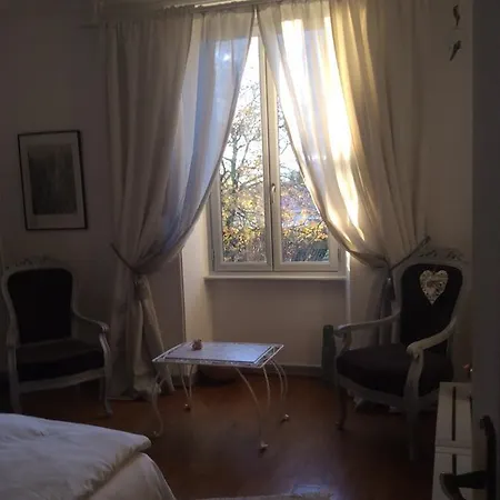 Aux Chevrefeuilles Bed & Breakfast