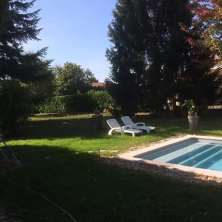 Aux Chevrefeuilles Bed & Breakfast