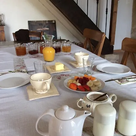 Aux Chevrefeuilles Bed & Breakfast Sardieu